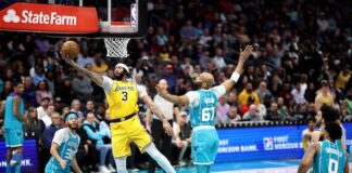 Davis rescata a unos Lakers en racha