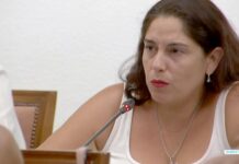 melisa ceballos abanadona a los niños
