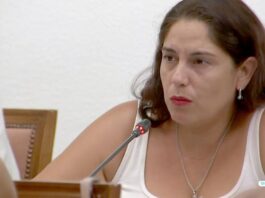 melisa ceballos abanadona a los niños