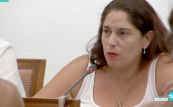 melisa ceballos abanadona a los niños