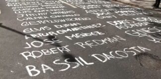 Universitarios recuerdan a fallecidos en protestas contra Nicolás Maduro