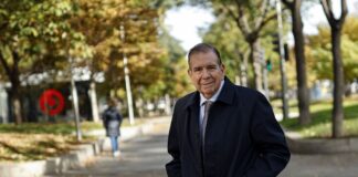 A pesar de la orden de captura en su contra, Edmundo González planea ir a Venezuela para jurar como presidente