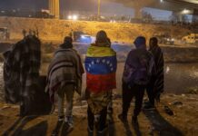 Migrantes venezolanos regresan a su país por temor a ser deportados