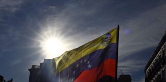 Sin Edmundo González Urrutia, opositores venezolanos marchan en Madrid