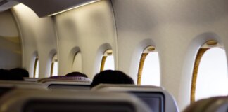 Muere un pasajero de un vuelo Tenerife-Nottingham: el avión aterrizó de emergencia en el aeropuerto de Santiago