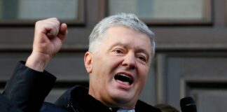 Zelenski sanciona a Poroshenko por “ayudar” a Rusia y desata la batalla política en Ucrania