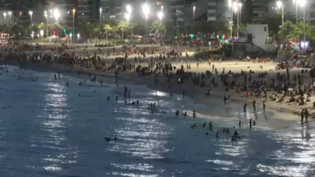 Ola de calor histórica en Brasil: las noches en la playa, única escapatoria a las sofocantes temperaturas