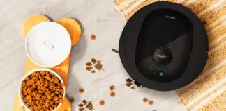Este robot con base de autovaciado solo cuesta 200 euros: es de Cecotec y también friega el suelo