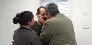 Así ha sido la cuarta liberación de rehenes, entre ellos el padre de la familia Bibas