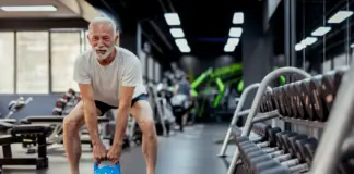 El mejor ejercicio con pesas para mayores de 60: "Tardaron menos tiempo en subir un tramo de escaleras"