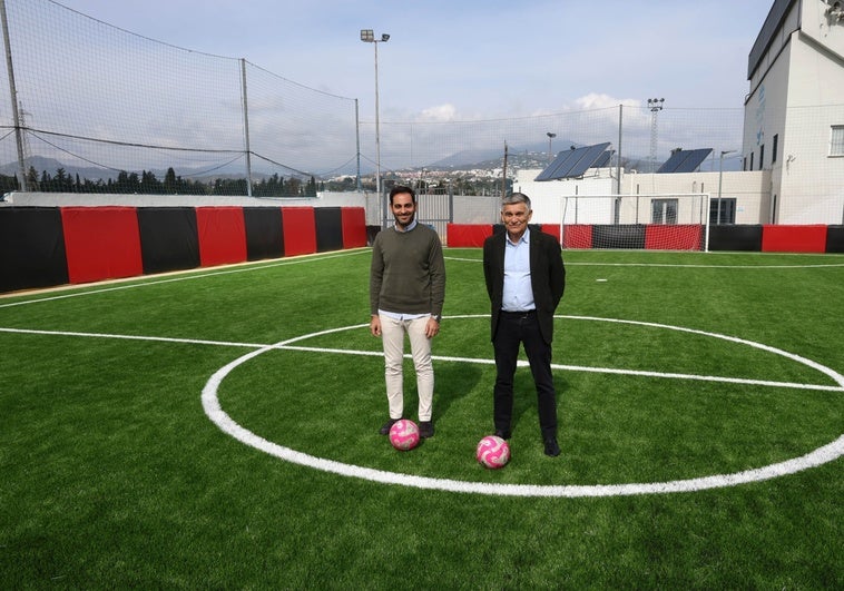 San Pedro Alcántara sustituye el césped del campo de fútbol 5 del Estadio Municipal Antonio Naranjo