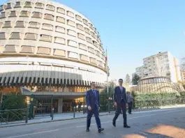 Alarma en Junts y ERC: prevén que el TC tumbe el decreto para eludir el 25% de castellano
