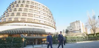 Alarma en Junts y ERC: prevén que el TC tumbe el decreto para eludir el 25% de castellano