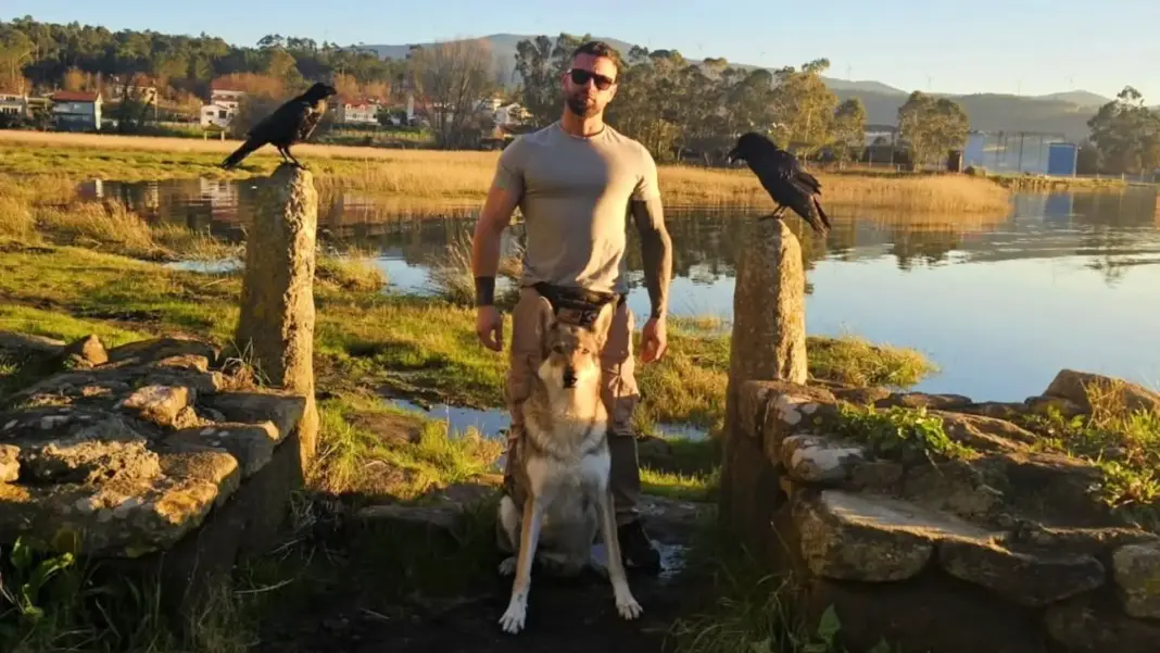 Dos cuervos y una perra lobo checoslovaco, la manada de Javier Otero Mouriño
