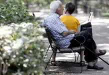 La brecha generacional se ensancha: la renta media de los mayores de 65 supera en un 28% la de los jóvenes