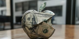 Apple Anuncia Inversión de $500.000 Millones en EEUU, Mientras se Acercan los Aranceles de Trump