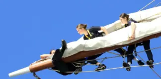 Los espectaculares momentos de Leonor en el Juan Sebastián Elcano: del 'susto' en una vela a limpiar, comer y mirar por el sextante