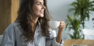 Las mejores bebidas para empezar el día: las que aumentan la energía y las que debes evitar