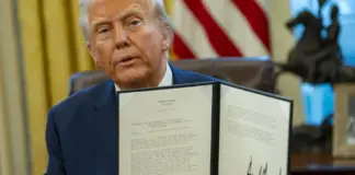 Trump dice que "absolutamente" impondrá aranceles a los productos de la UE: "Europa nos ha tratado muy mal"
