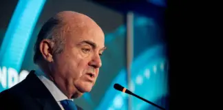 De Guindos advierte sobre la ola de desregulación que Trump propone para banca y 'criptos'