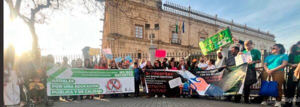 dimisión de la consejera de Educación