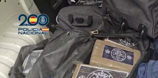 Sorprenden a una banda criminal en la entrega de casi 900 kilos de cocaína en un centro comercial de Marbella