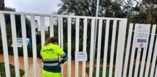 Marbella cierra sus parques de manera provisional para garantizar la seguridad frente a las lluvias